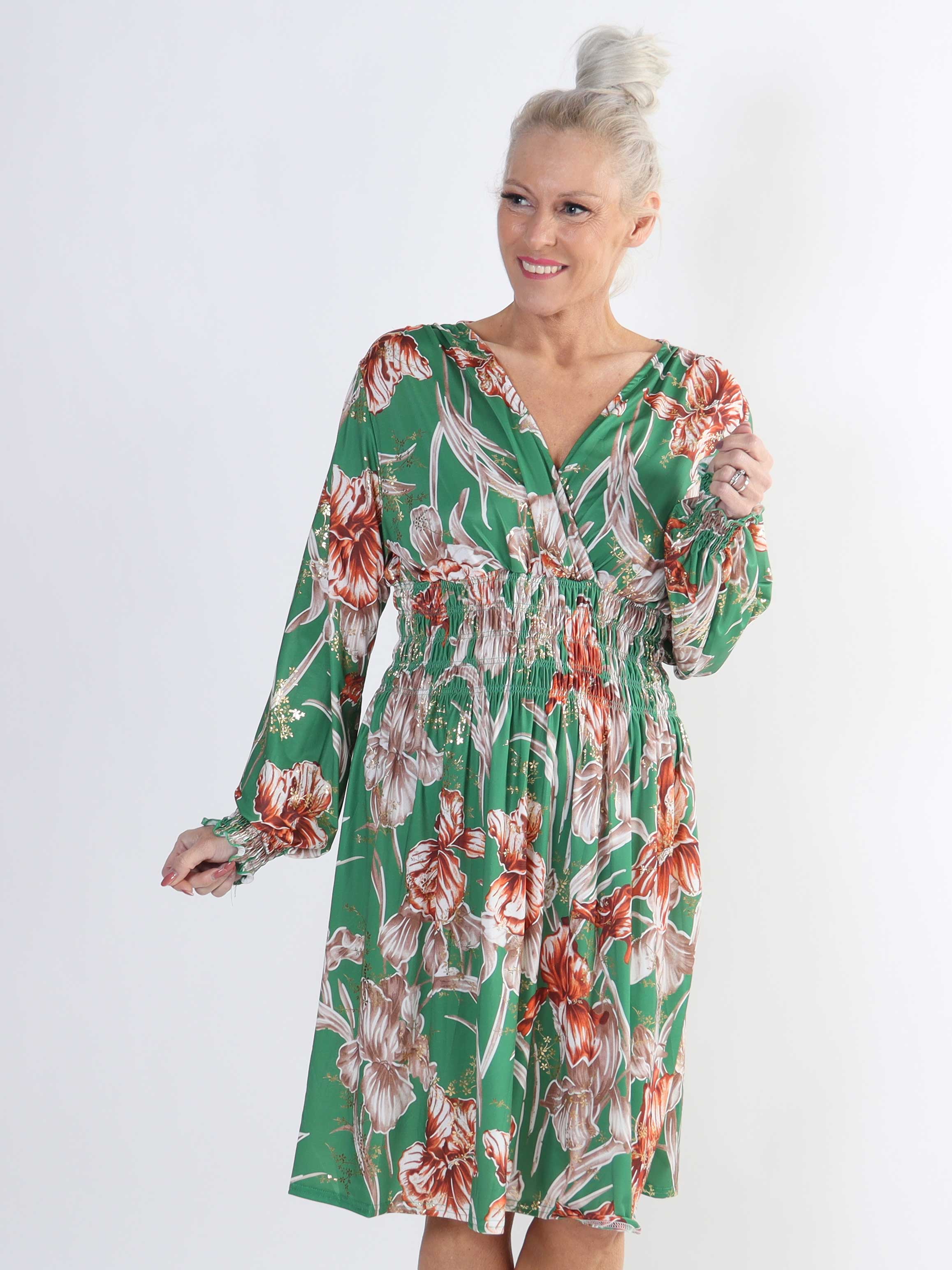 Pams Flower Short L/S - Elastisk mønstret plus size kjole i krølfrit stof